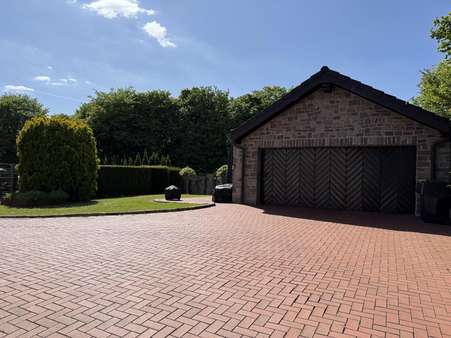 Doppelgarage mit Zufahrt - Zweifamilienhaus in 58638 Iserlohn mit 185m² kaufen