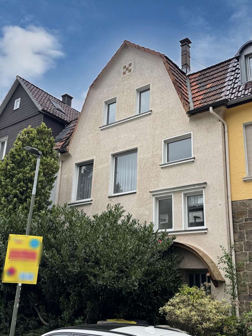 Eingangsansicht - Reihenmittelhaus in 58638 Iserlohn mit 180m² kaufen