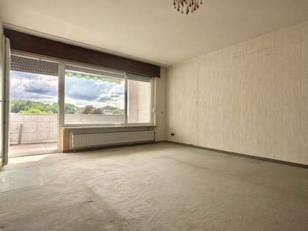 Wohnzimmer - Etagenwohnung in 58644 Iserlohn mit 98m² kaufen