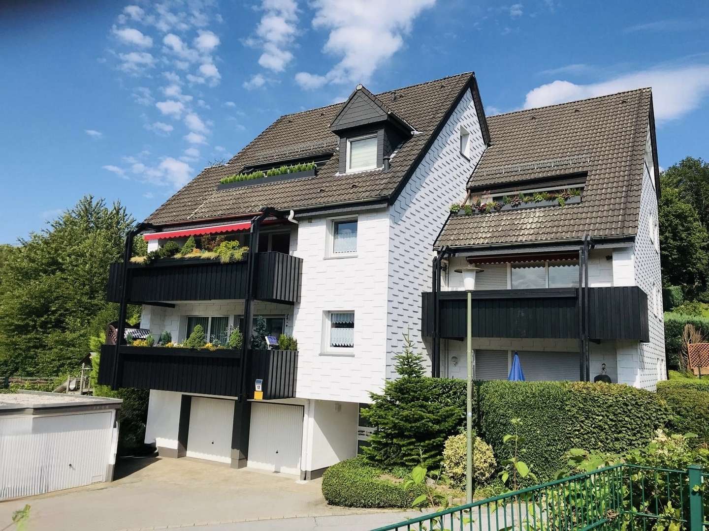 Ansicht von Westen - Etagenwohnung in 58636 Iserlohn mit 89m² kaufen
