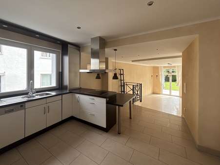 Küche mit offenem Zugang zum Wohn- und Essbereich EG Küche mit offenem Zugang zum Wohn- und Essbereich EG - Mehrfamilienhaus in 58710 Menden mit 235m² kaufen