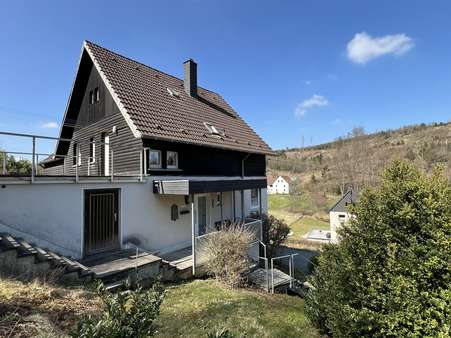 Haupthaus Gartenansicht - Zweifamilienhaus in 58675 Hemer mit 280m² kaufen