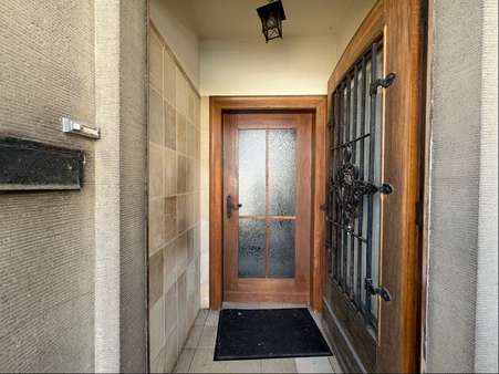 Hauseingang Hauseingang - Einfamilienhaus in 58706 Menden mit 220m² kaufen