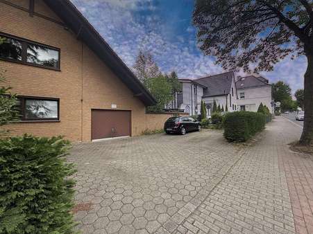 Zufahrt/ Stellplätze Zufahrt/ Stellplätze - Mehrfamilienhaus in 58708 Menden mit 287m² kaufen