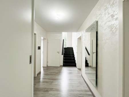 Eingang/Diele - Einfamilienhaus in 58675 Hemer mit 180m² kaufen
