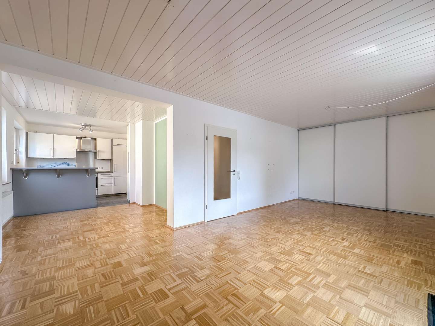Wohnzimmer mit Blick in Esszimmer und Küche - Etagenwohnung in 58675 Hemer mit 90m² kaufen