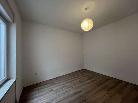 Schlafzimmer/Büro/Hinterhaus im EG - Mehrfamilienhaus in 58636 Iserlohn mit 302m² kaufen