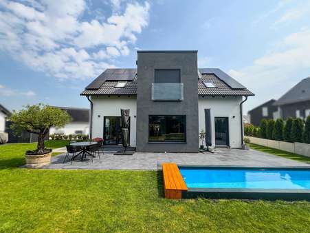 Terrasse mit Pool - Einfamilienhaus in 58708 Menden mit 145m² kaufen