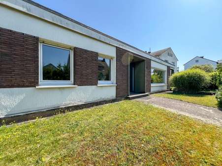 Eingang - Bungalow in 58706 Menden mit 116m² kaufen