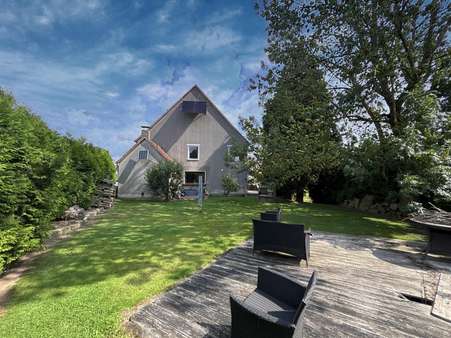 Gartenansicht - Zweifamilienhaus in 58640 Iserlohn mit 261m² kaufen