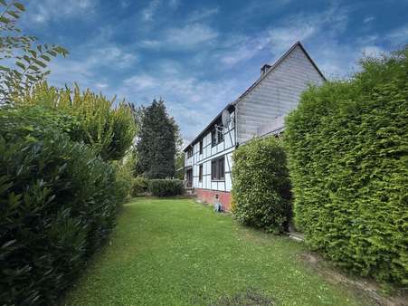 Gartenansicht - Zweifamilienhaus in 58640 Iserlohn mit 261m² kaufen