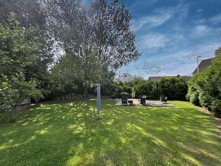 Gartenansicht - Zweifamilienhaus in 58640 Iserlohn mit 261m² kaufen
