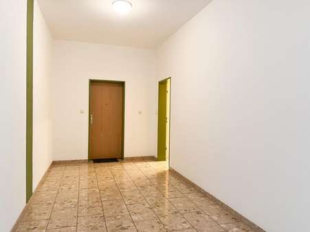 Flur im Treppenhaus - Etagenwohnung in 58636 Iserlohn mit 90m² kaufen