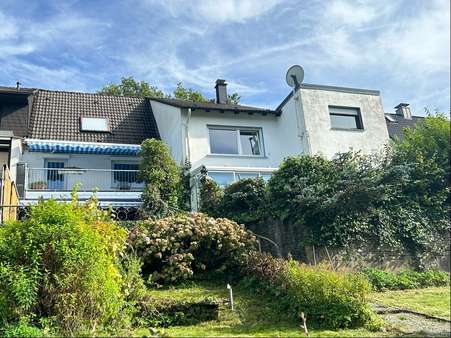 Ansicht vom Garten - Doppelhaushälfte in 58509 Lüdenscheid mit 165m² kaufen