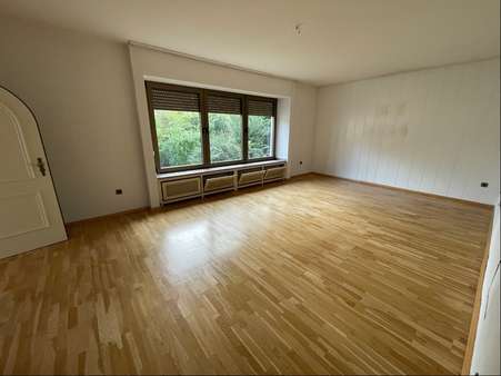 Wohnzimmer - Zweifamilienhaus in 58089 Hagen mit 270m² kaufen