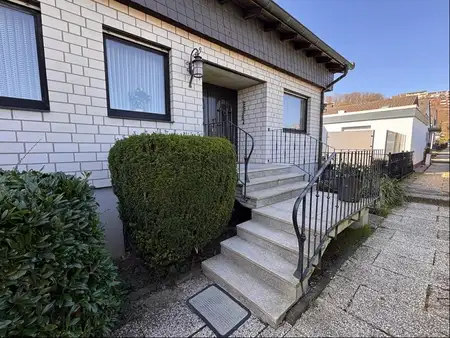 Walmdach-Bungalow mit Pkw-Garage und Carport 
in sehr guter Lage von Herdecke-Westende