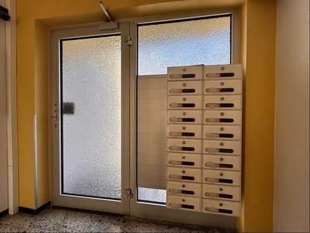 Eingangstür Eingangstür - Etagenwohnung in 58313 Herdecke mit 66m² kaufen