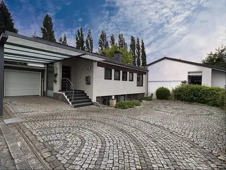 Renovierungsbedürftiges  freistehendes Einfamilienhaus
In gewachsener Wohnlage von Hagen-Vorhalle
