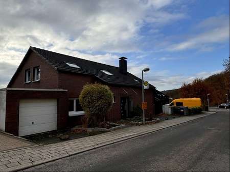 Straßenansicht Bild 1 - Zweifamilienhaus in 58313 Herdecke mit 240m² kaufen