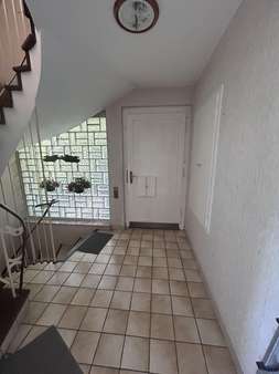 Hausflur Hausflur - Zweifamilienhaus in 58579 Schalksmühle mit 153m² kaufen