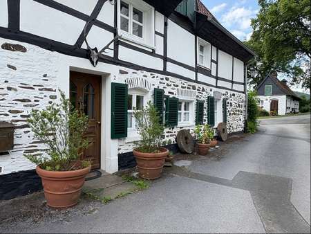 Straßenansicht Bild 3 - Einfamilienhaus in 58091 Hagen mit 268m² kaufen