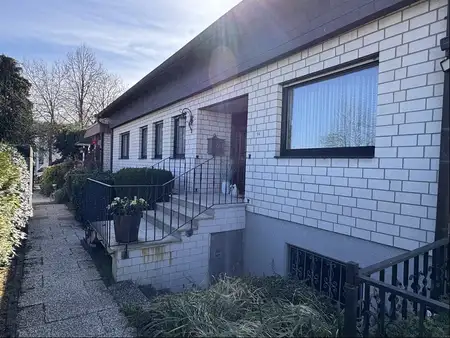 Walmdach-Bungalow mit Pkw-Garage und Carport 
in sehr guter Lage von Herdecke-Westende