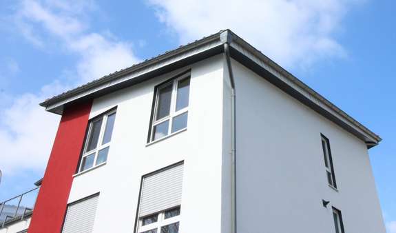 STRASSENSEITIGE ANSICHT, SEITLICH - Dachgeschosswohnung in 58456 Witten mit 93m² kaufen