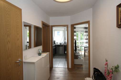 AUS DEM EINGANG: BLICK IN DIE WEITEREN RÄUME AUS DEM EINGANG: BLICK IN DIE WEITEREN RÄUME - Etagenwohnung in 58452 Witten mit 53m² kaufen