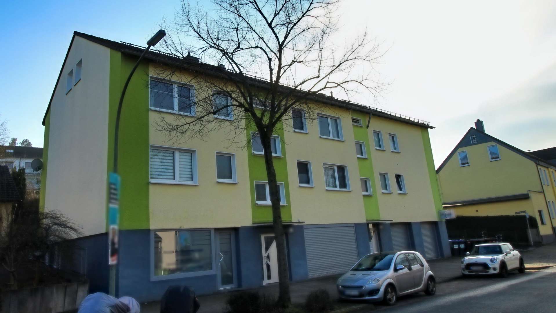 Vorder- und Seitenansicht