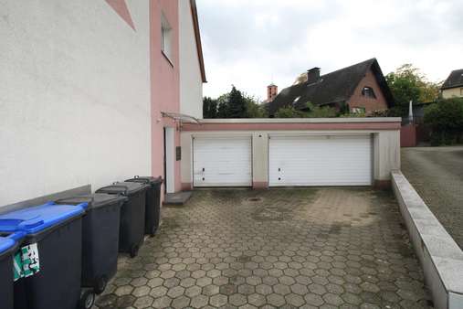 Garagen und Zufahrt - Mehrfamilienhaus in 58453 Witten mit 341m² kaufen
