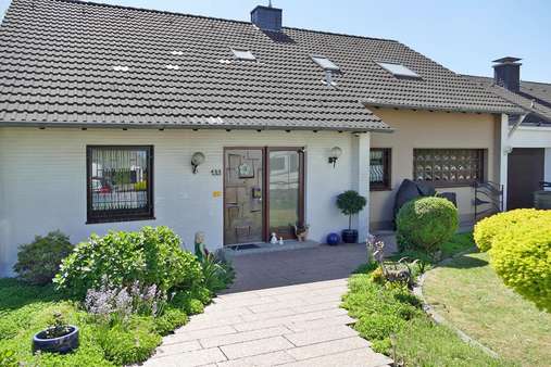 Straßenansicht Straßenansicht - Erdgeschosswohnung in 58300 Wetter mit 227m² kaufen