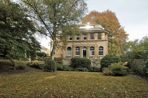 Villa, als Ein- oder Zweifamilienhaus nutzbar, mit Park und Chauffeurhaus in Wetter-Wengern sucht Liebhaber