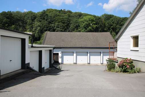 Garagenhof - Zweifamilienhaus in 58256 Ennepetal mit 230m² kaufen