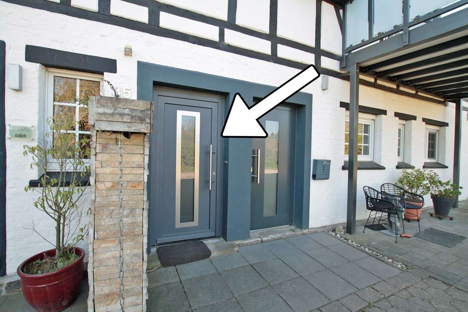 Eingangsbereich, Haustür - Dachgeschosswohnung in 44797 Bochum mit 91m² kaufen
