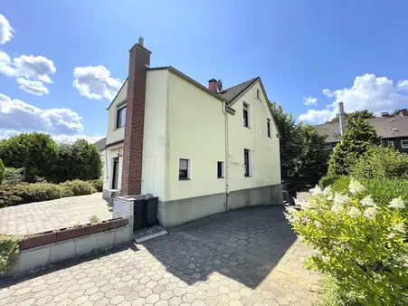 Zweifamilienhaus mit großem Grundstück in Hattingen-Winz-Baak – Platz für Ideen, Raum für Neues