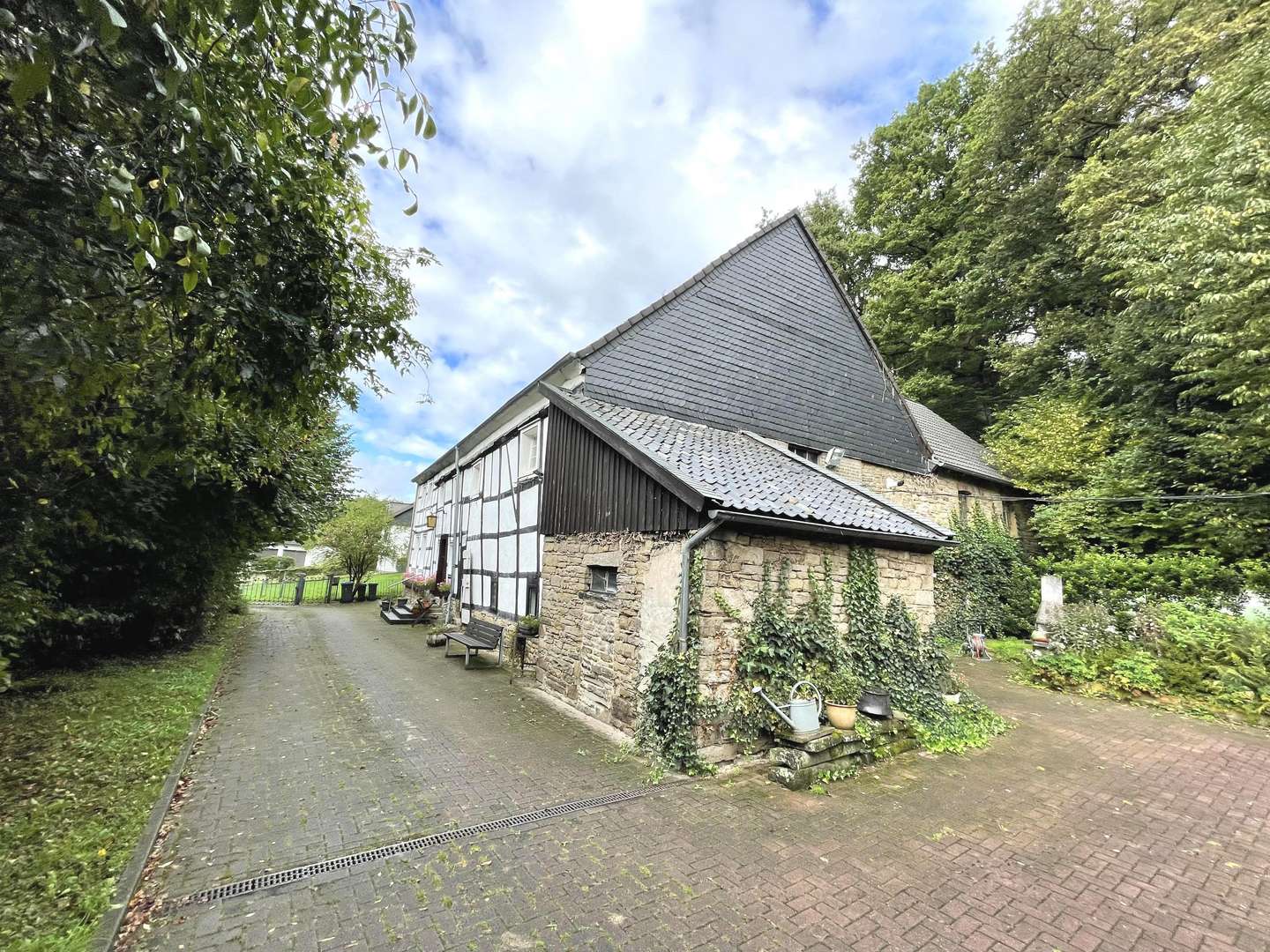 Aussenansicht - Zweifamilienhaus in 45549 Sprockhövel mit 235m² kaufen