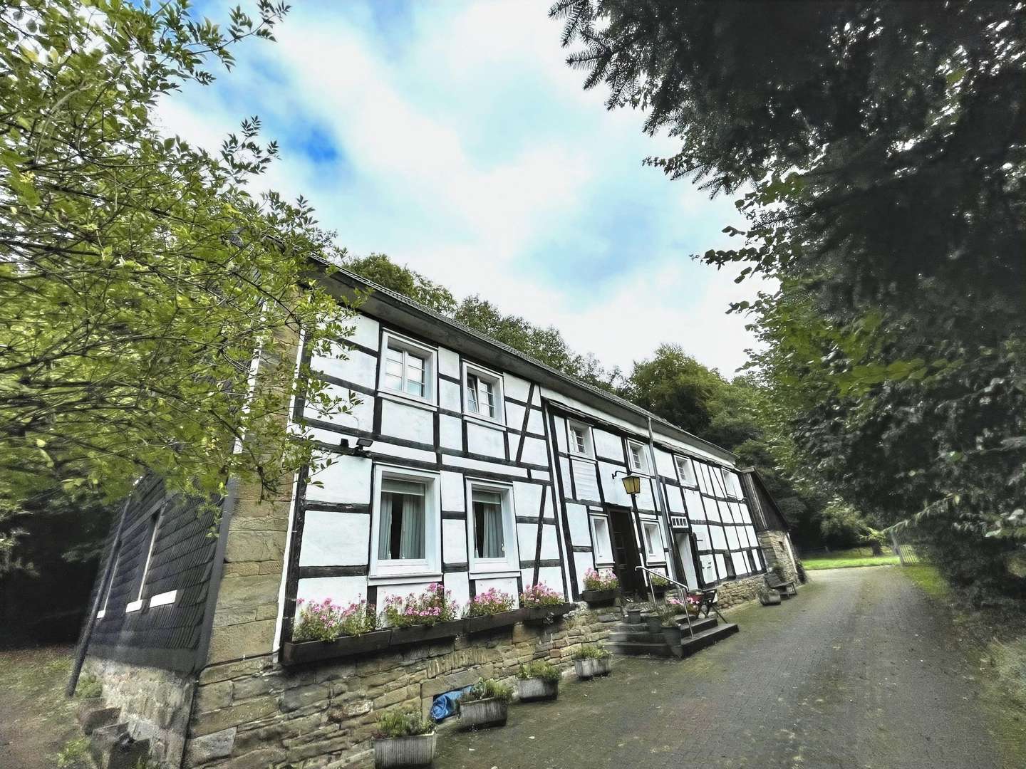 Aussenansicht Aussenansicht - Zweifamilienhaus in 45549 Sprockhövel mit 235m² kaufen