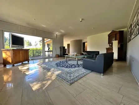 Eindrucksvolles Einfamilienhaus mit Schwimmteich und Innenpool in ruhiger Wohnlage von Hemer