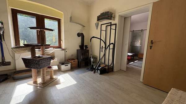 Diele OG mit Kaminofen Diele OG mit Kaminofen - Einfamilienhaus in 58791 Werdohl mit 121m² kaufen