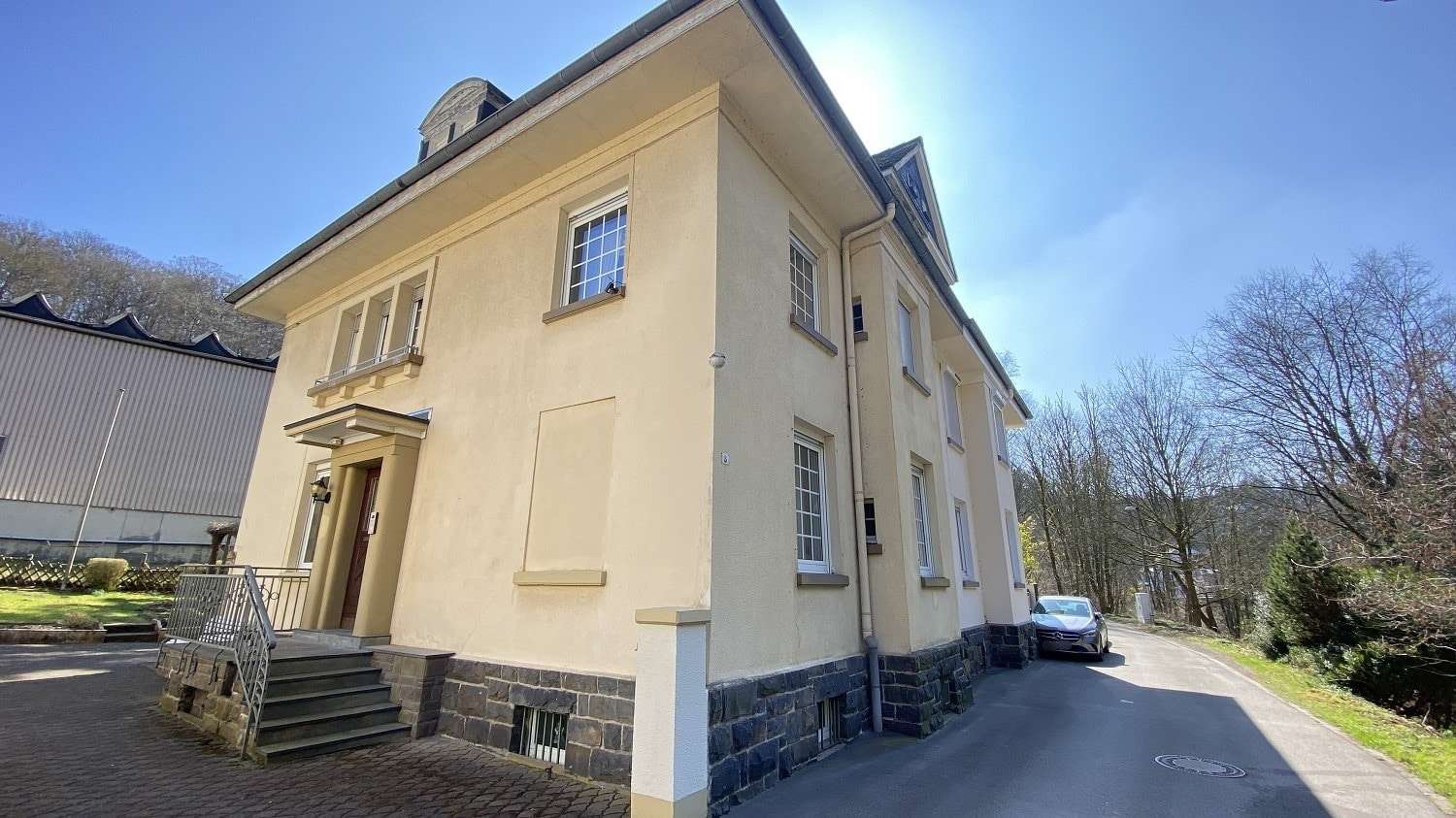 Hausansicht - Doppelhaushälfte in 58762 Altena mit 206m² kaufen