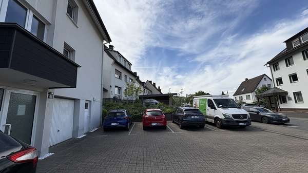 Stellplätze vor dem Haus Stellplätze vor dem Haus - Etagenwohnung in 58840 Plettenberg mit 79m² kaufen