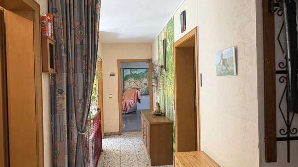 Flur EG mit Blick ins Wohnzimmer Flur EG mit Blick ins Wohnzimmer - Einfamilienhaus in 58802 Balve mit 132m² kaufen