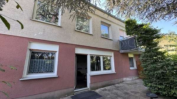Hausansicht hinten mit Terrassentür Hausansicht hinten mit Terrassentür - Einfamilienhaus in 58802 Balve mit 132m² kaufen