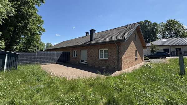 Hausansicht - Doppelhaushälfte in 58809 Neuenrade mit 87m² kaufen
