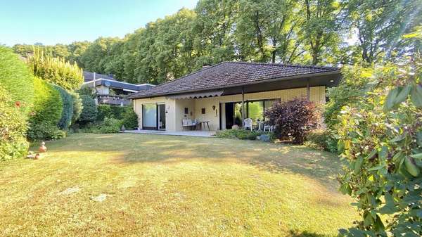 Haus-Gartenansicht - Bungalow in 58769 Nachrodt-Wiblingwerde mit 152m² günstig kaufen