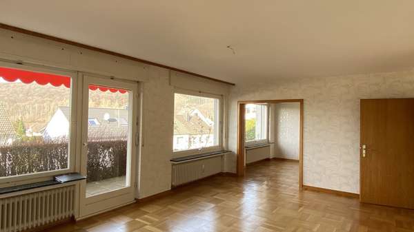 Wohn-Esszimmer im Erdgeschoss - Einfamilienhaus in 58762 Altena mit 141m² günstig kaufen