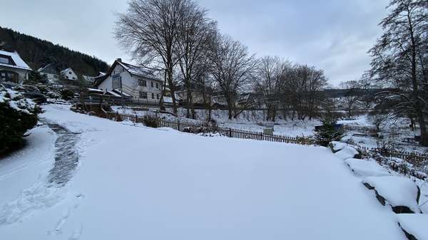 Hofeinfahrt - Doppelhaushälfte in 58840 Plettenberg mit 146m² günstig kaufen