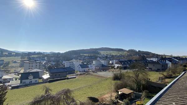 Blick vom Balkon - Etagenwohnung in 58809 Neuenrade mit 65m² kaufen