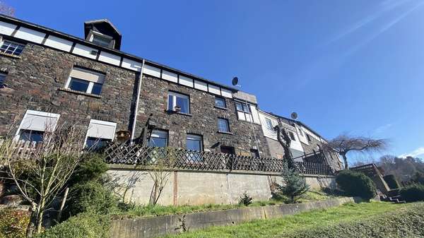 Hausansicht - Doppelhaushälfte in 58762 Altena mit 113m² günstig kaufen