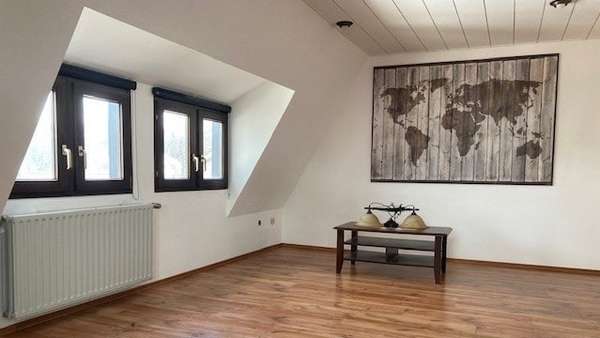 Wohnzimmer - Dachgeschosswohnung in 58511 Lüdenscheid mit 104m² kaufen